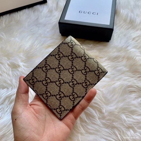 First bag ru GUCCI WALLET 0810